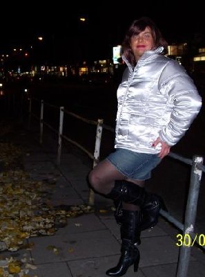 Da das Profilbild ja recht klein ist, hier ein etwas größeres damit Ihr auch seht wer diese Zeilen geschrieben hat :-)